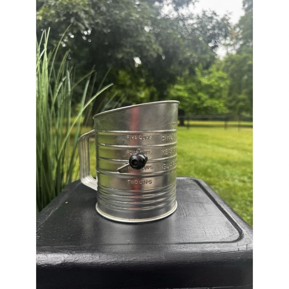 Vintage Bromwell's Flour Sifter 3 Cup Measuring Volume Crank Handle, 1950-60